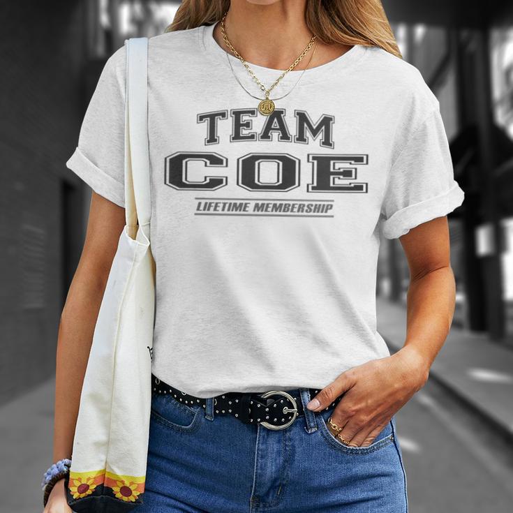 Damen Team Coe Stolzer Familiennachname Nachname Geschenk Mit-Ausschnitt T-Shirt Geschenke für Sie