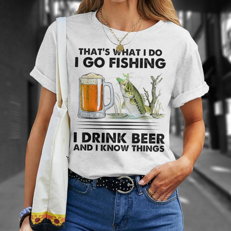 Das Ist Was Ich Mache Ich Gehe Angeln Ich Trinke Bier Und Ich Weiß Dinge T-Shirt Geschenke für Sie