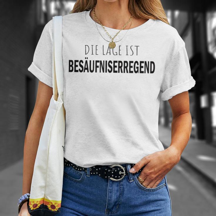 Die Lage Ist Besaffniserregend Saying Women's And T-Shirt Geschenke für Sie