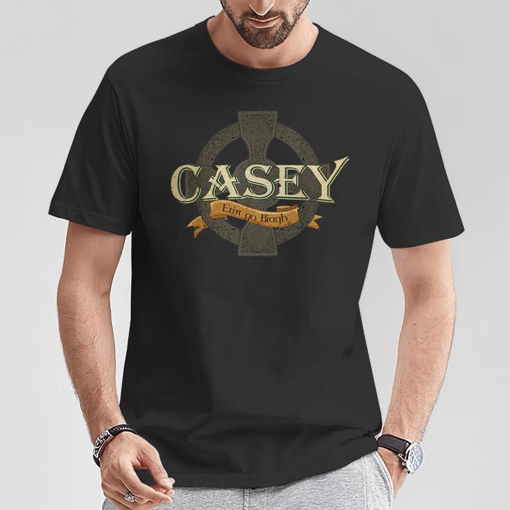 Casey Irischer Nachname Casey Irish Family Name Keltisches Kreuz T-Shirt Lustige Geschenke