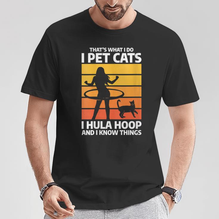 Damen Das Ist Was Ich Mache Ich Streichle Katzen I Hula Hoop Und Ich Weiß Dinge Mit-Ausschnitt T-Shirt Lustige Geschenke