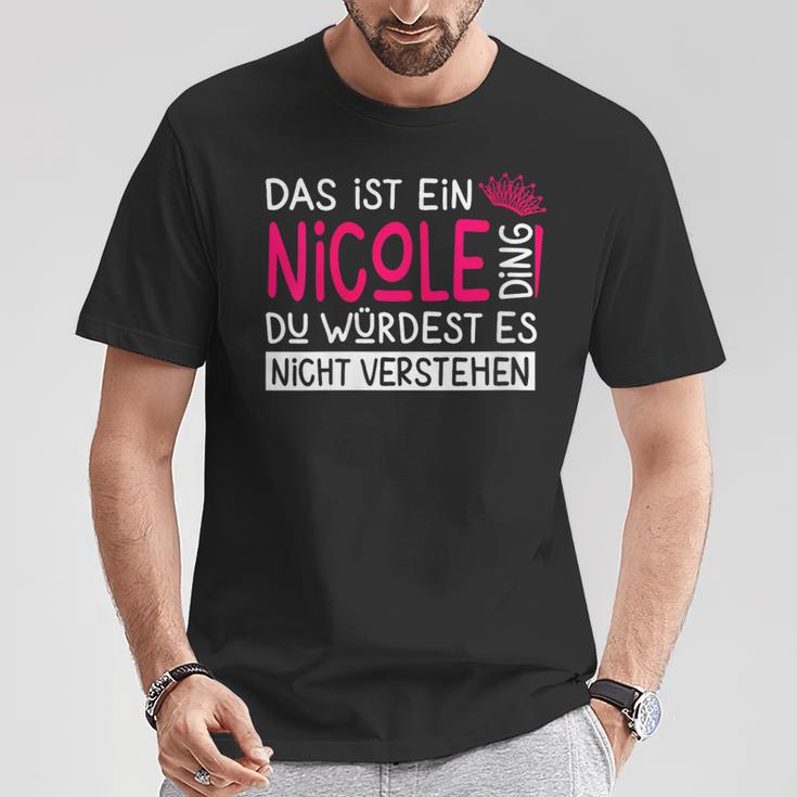 Damenorname Nicole Name Namenstag Spruch Das Ist Ein Nicole Ding Mit-Ausschnitt T-Shirt Lustige Geschenke