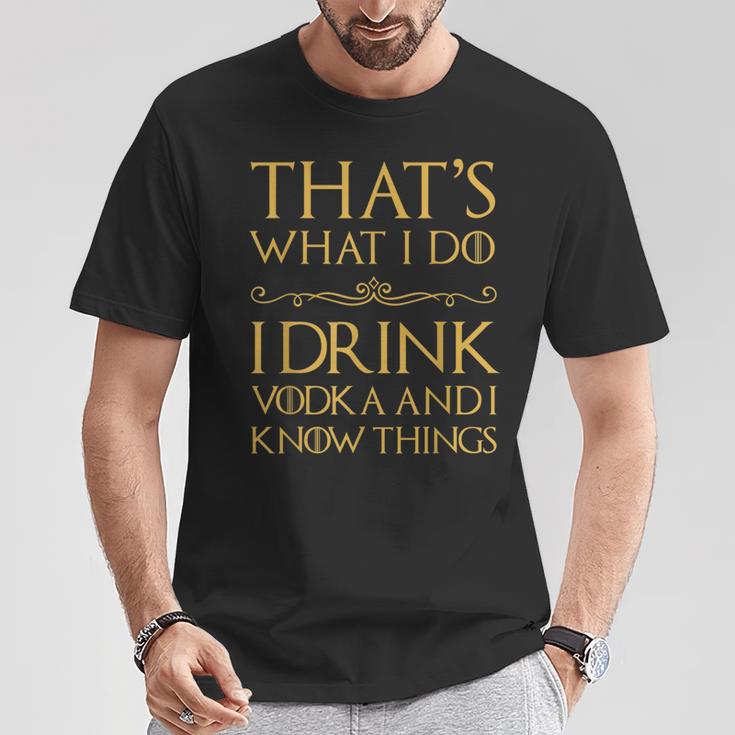 Das Ist Was Ich Trinke Wodka Und Ich Weiß Dinge T-Shirt Lustige Geschenke