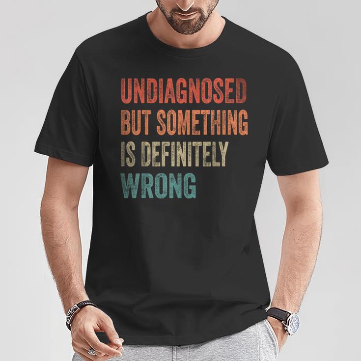 Vintage Undiagnostiziert Aber Etwas Stimmt Definitiv Falsch Retro T-Shirt Lustige Geschenke