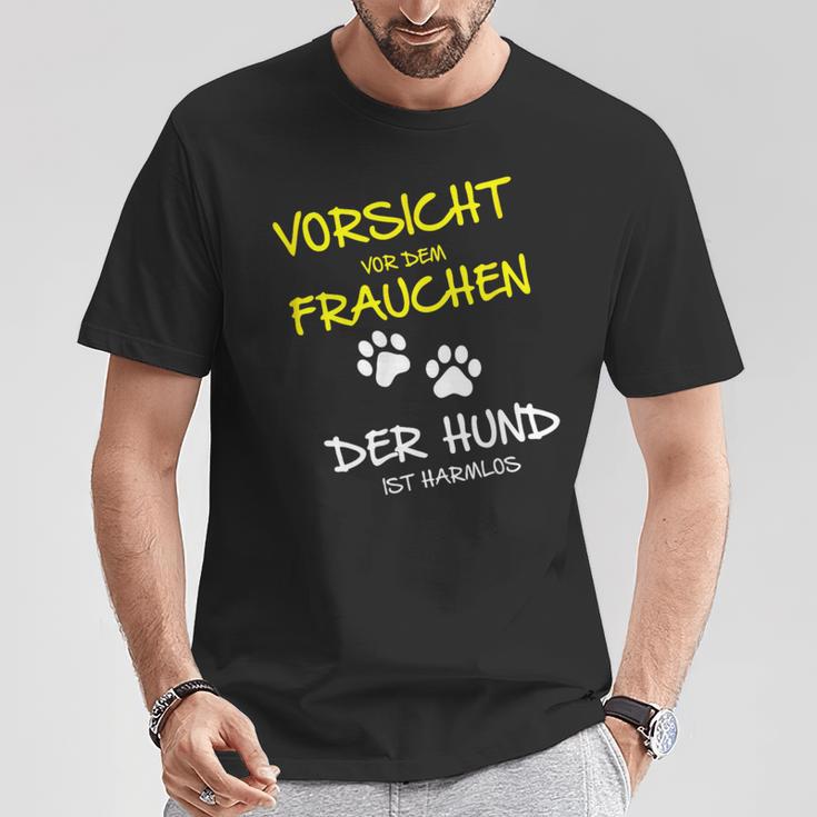 Vorsichtor Dem Frauchen Der Hund Ist Harmlos Careful Before The T-Shirt Lustige Geschenke