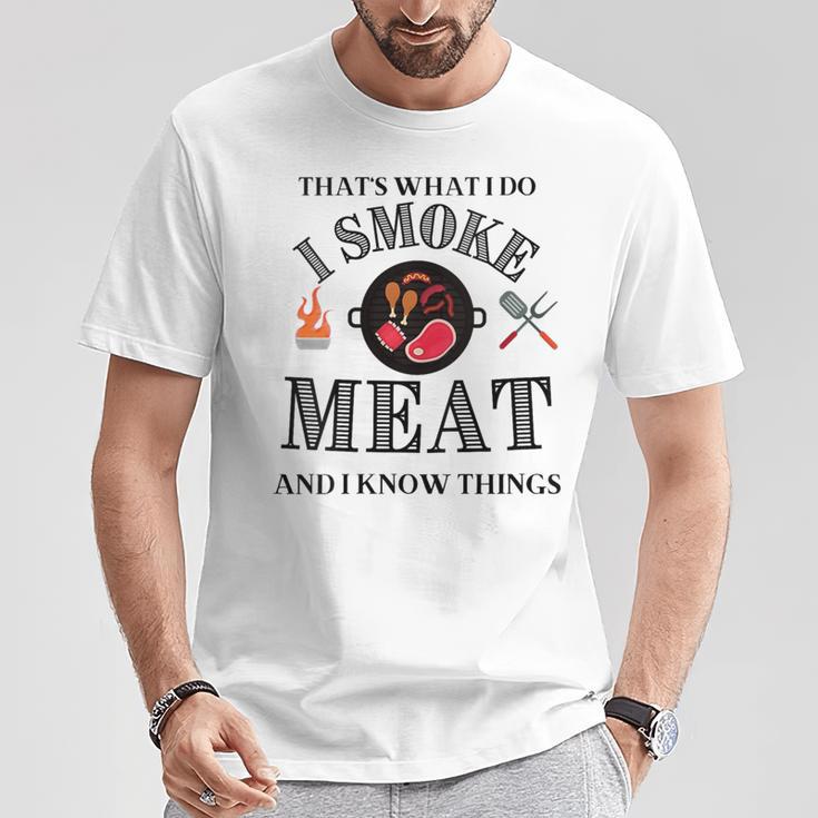 Damen Das Ist Was Ich Tue Ich Rauche Fleisch Und Ich Weiß Dinge Mit-Ausschnitt T-Shirt Lustige Geschenke