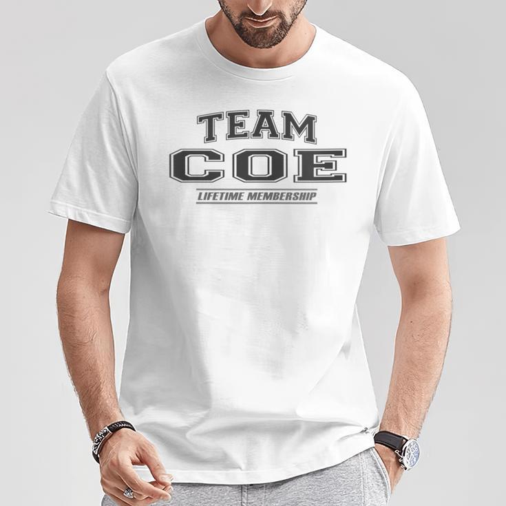 Damen Team Coe Stolzer Familiennachname Nachname Geschenk Mit-Ausschnitt T-Shirt Lustige Geschenke