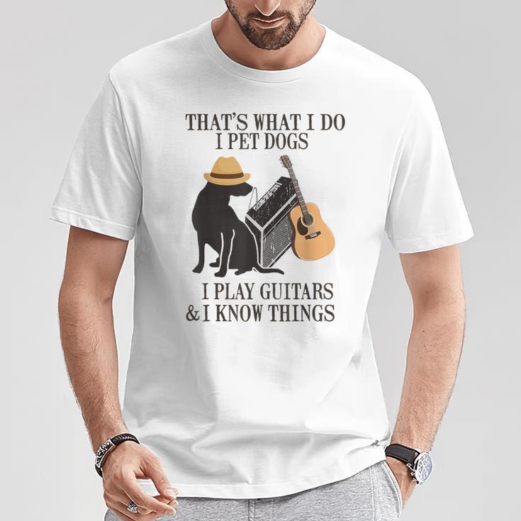 Das Ist Was Ich Mache Ich Pet Dogs Ich Spiel Guitarren Und Ich Weiß Things T-Shirt Lustige Geschenke