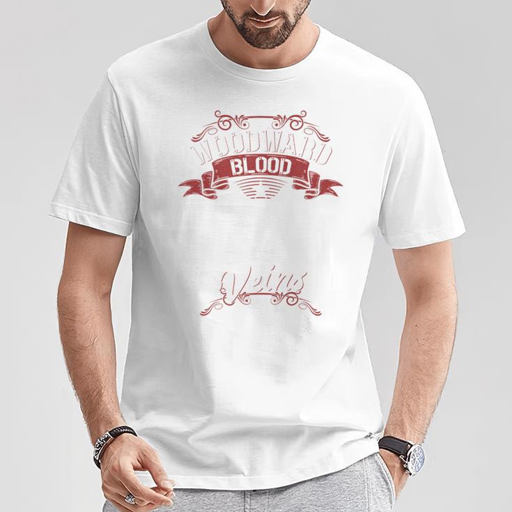 Woodward Blood Runs Through Myeins Last Name Family T-Shirt Lustige Geschenke