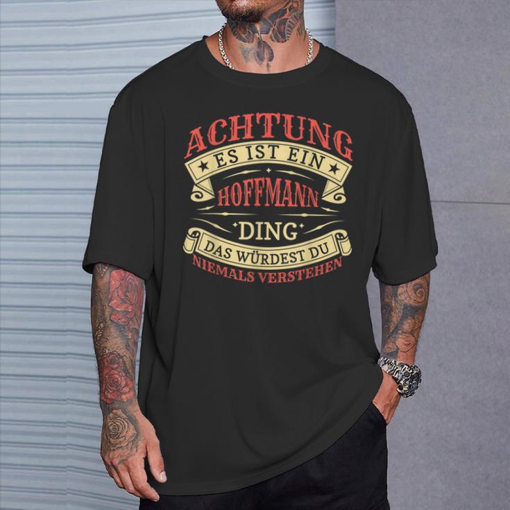 Achtung Es Ist Ein Hoffmann Ding Last Name Plate S T-Shirt Geschenke für Ihn