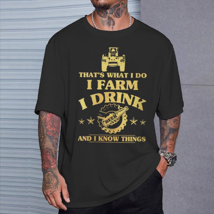 Damen Das Ist Was Ich Mache Farm Drink Beer Ich Weiß Dinge Mit-Ausschnitt T-Shirt Geschenke für Ihn