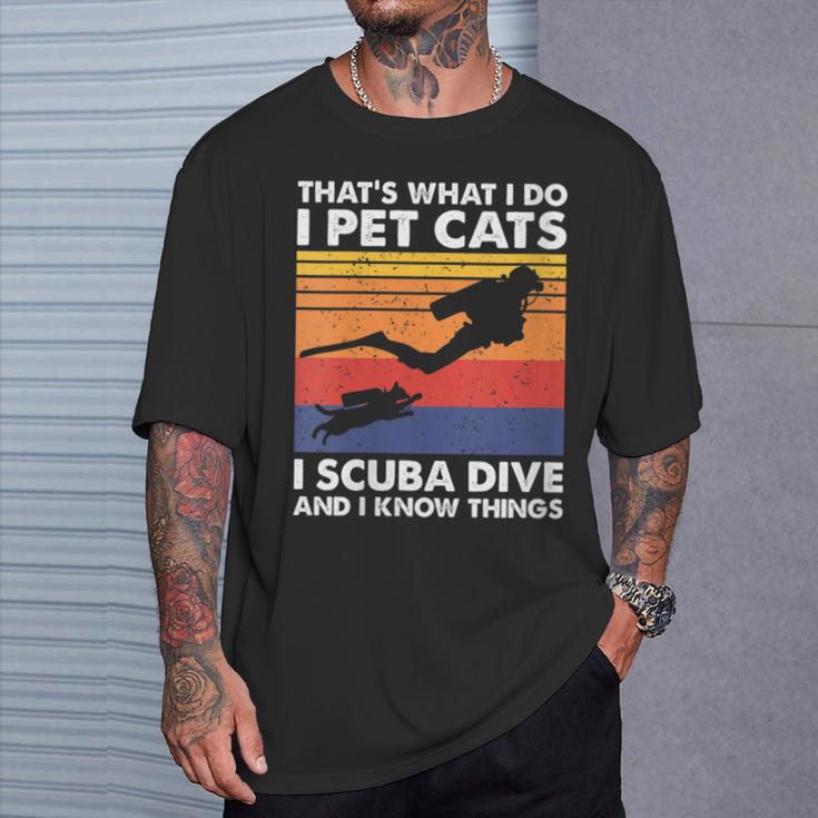 Damen Das Ist Was Ich Mache Ich Streichle Katzen I Scuba Dive & Ich Weiß Dinge Mit-Ausschnitt T-Shirt Geschenke für Ihn