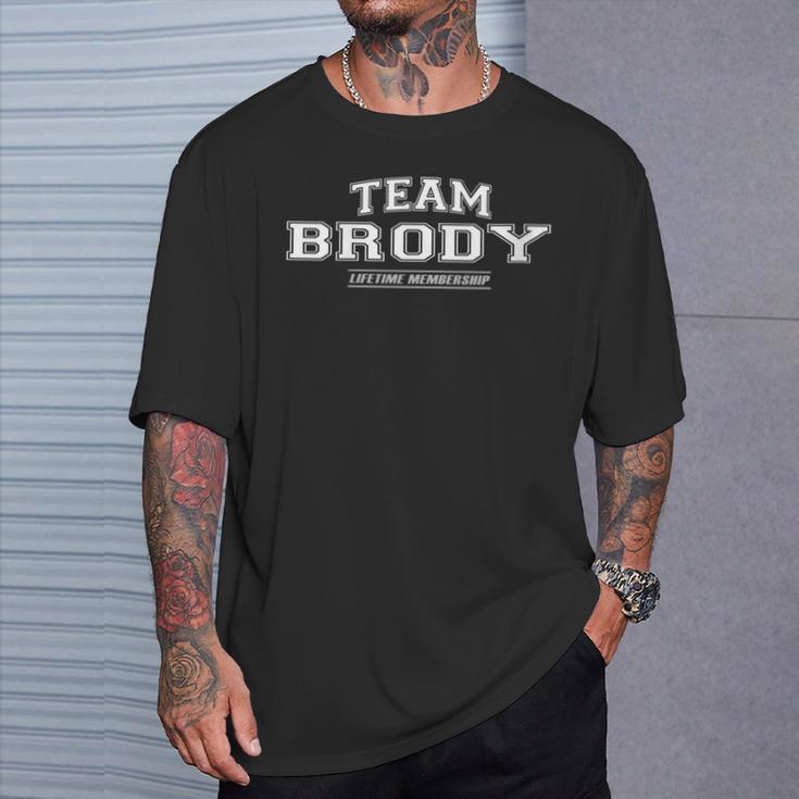 Damen Team Brody Stolzer Familienname Nachname Geschenk Mit-Ausschnitt T-Shirt Geschenke für Ihn