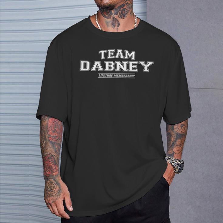 Damen Team Dabney Stolzer Familiennachname Nachname Geschenk Mit-Ausschnitt T-Shirt Geschenke für Ihn