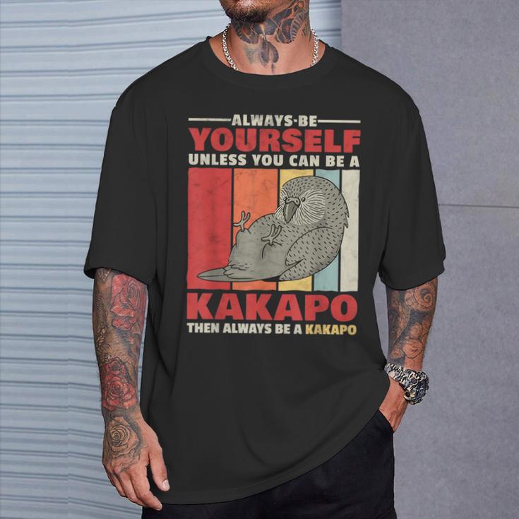 Sei Ein Kakapo New Zealand Parrot Slogan T-Shirt Geschenke für Ihn