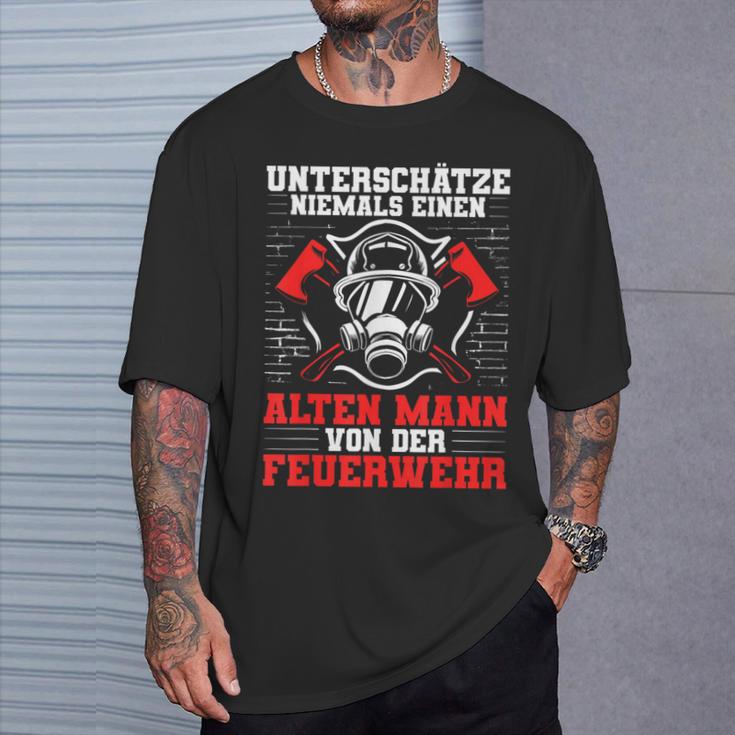 Underschätze Niemal Einen Alten Mann Fire Brigade Grandfather T-Shirt Geschenke für Ihn