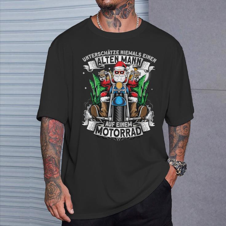 Unterschätze Niemals Einen Alten Mann Auf Einem Motorrad T-Shirt Geschenke für Ihn