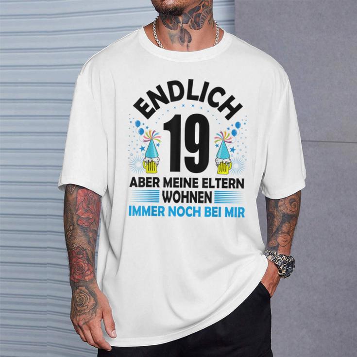 Endlich 19 Aber Meine Eltern Wohnen Noch Bei Mir T-Shirt Geschenke für Ihn