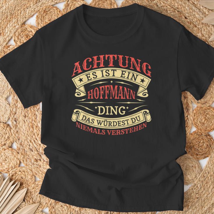 Achtung Es Ist Ein Hoffmann Ding Last Name Plate S T-Shirt Geschenke für alte Männer