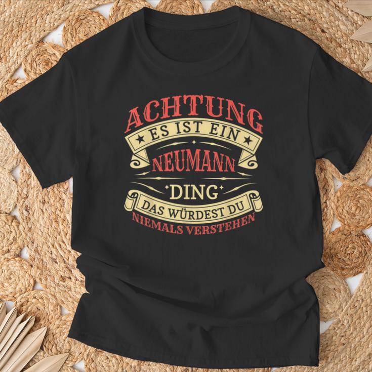 Achtung Es Ist Ein Neumann Ding Last Name Plate S T-Shirt Geschenke für alte Männer