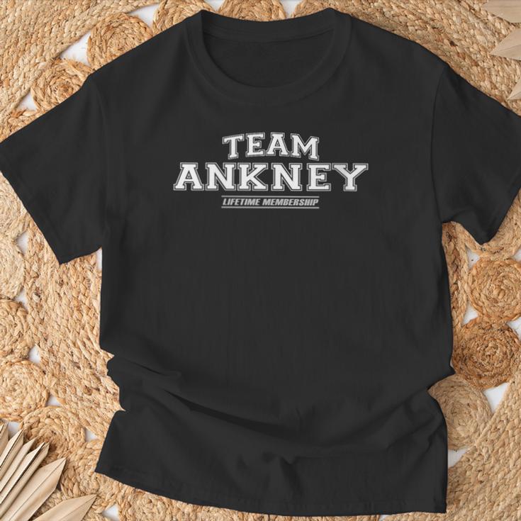 Damen Team Ankney Stolzer Familienname Nachname Mit-Ausschnitt T-Shirt Geschenke für alte Männer