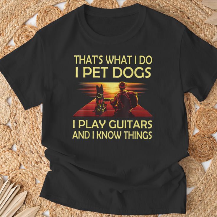 Das Ist Was Ich Mache Ich Pet Dogs Ich Spielen Gitarren Und Ich Weiß Dinge T-Shirt Geschenke für alte Männer