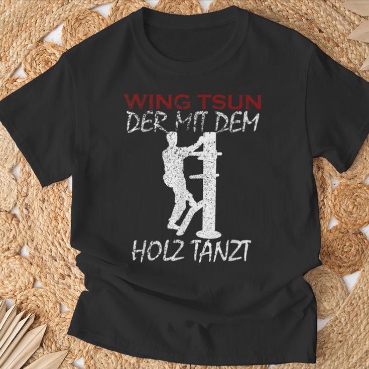 Der Mit Dem Holz Tanzt Martial Arts Training Wing Tsun T-Shirt Geschenke für alte Männer