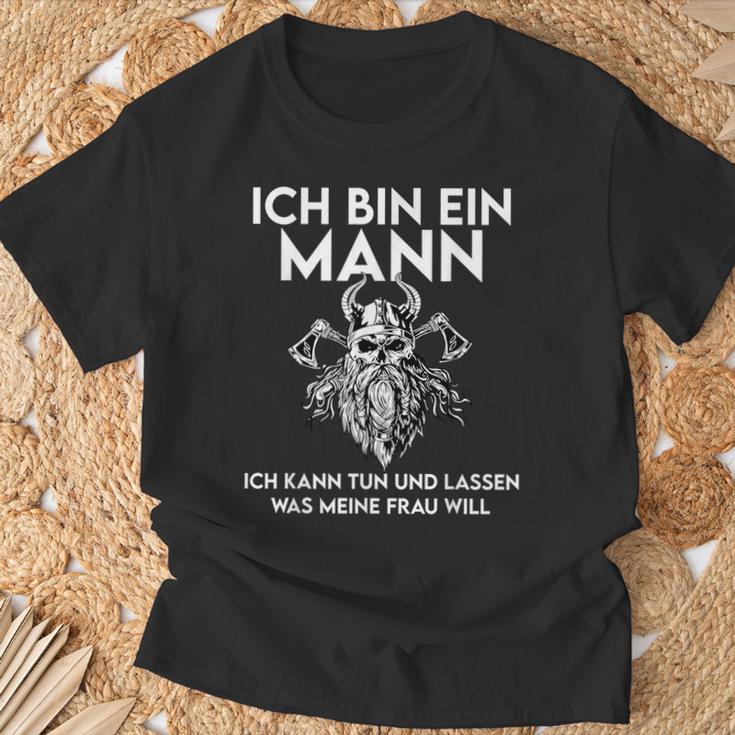 Ich Bin Ein Mann Ich Kann Tun Und Lassen Was Meine Frau Will T-Shirt Geschenke für alte Männer