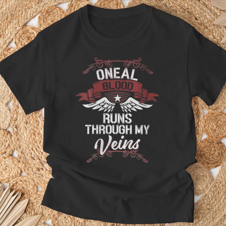 Women's Oneal Blood Runs Through Myeins Last Name Family T-Shirt Geschenke für alte Männer