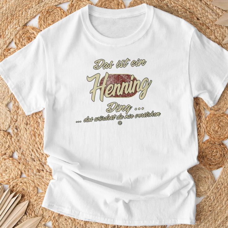 Damen Das Ist Ein Henning Ding Lustiges Familie Henning Mit-Ausschnitt T-Shirt Geschenke für alte Männer