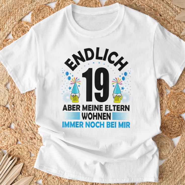 Endlich 19 Aber Meine Eltern Wohnen Noch Bei Mir T-Shirt Geschenke für alte Männer