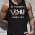 Eines Dieser Dinge Ist Nicht Wie Die Lustige Neuheit Otter Mit-Ausschnitt Tank Top Geschenke für Ihn