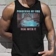 Pondering My Orb Wizard Meme Tank Top Geschenke für Ihn