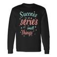 Success Ist Eine Reiheon Kleinen Dingen Motivierende Worte Langarmshirts Geschenkideen