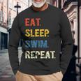 Eat Sleep Swim Repeat Schwimmer Schwimmen Langarmshirts Geschenke für alte Männer