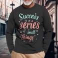 Success Ist Eine Reiheon Kleinen Dingen Motivierende Worte Langarmshirts Geschenke für alte Männer