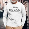 Team Novak Proud Family Last Name Gray Langarmshirts Geschenke für alte Männer