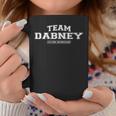 Damen Team Dabney Stolzer Familiennachname Nachname Geschenk Mit-Ausschnitt Tassen Lustige Geschenke