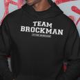 Damen Team Brockman Stolzer Familiennachname Nachname Geschenk Mit-Ausschnitt Kapuzenpullover Lustige Geschenke