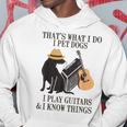 Das Ist Was Ich Mache Ich Pet Dogs Ich Spiel Guitarren Und Ich Weiß Things Kapuzenpullover Lustige Geschenke