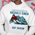 Unterschätze Niemals Einen Alten Mann Auf Skis I Skiing Long-Sleeved Kapuzenpullover Lustige Geschenke