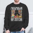 Damen Das Ist Was Ich Mache Ich Lese Bücher Die Ich Quilte Und Ich Weiß Dinge Mit-Ausschnitt Sweatshirt Geschenke für alte Männer