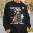 Damen Das Ist Was Ich Mache Ich Pet Cats Ich Spiele Gitarren & Ich Weiß Dinge Mit-Ausschnitt Sweatshirt Geschenke für Ihn