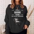 Ist So Ein Stinktier Ding Lustiger Spruch Stinktiere Sweatshirt Geschenke für Sie