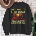 Das Ist Was Ich Mache Ich Pet Dogs Ich Spielen Gitarren Und Ich Weiß Dinge Sweatshirt Geschenke für alte Frauen