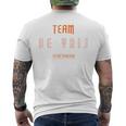 Distressed Teamanrij Proud Family Last Name T-Shirt mit Rückendruck