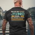 Das Ist Ein Jung Ding Das Ist Ein Jung Ding T-Shirt mit Rückendruck Geschenke für alte Männer