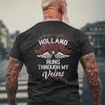 Holland Blood Runs Through Myeins Nachname Family T-Shirt mit Rückendruck Geschenke für alte Männer