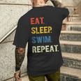 Eat Sleep Swim Repeat Schwimmer Schwimmen T-Shirt mit Rückendruck Geschenke für Ihn