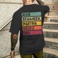 Keeben Martina Regelt Das Saying In Retro Colours T-Shirt mit Rückendruck Geschenke für Ihn